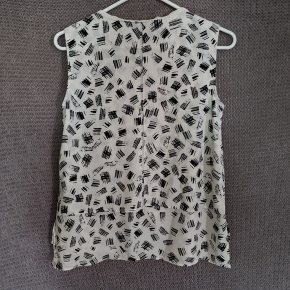 Metaphor | Patterned Sleeveless Blouse | Small - Picture 4 of 4